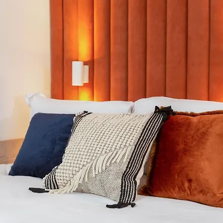 The Snug Townhouse Hotel