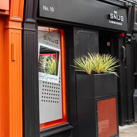 Отель The Snug Townhouse 3*