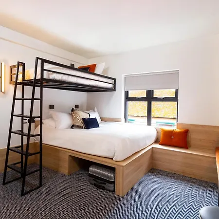 Отель The Snug Townhouse