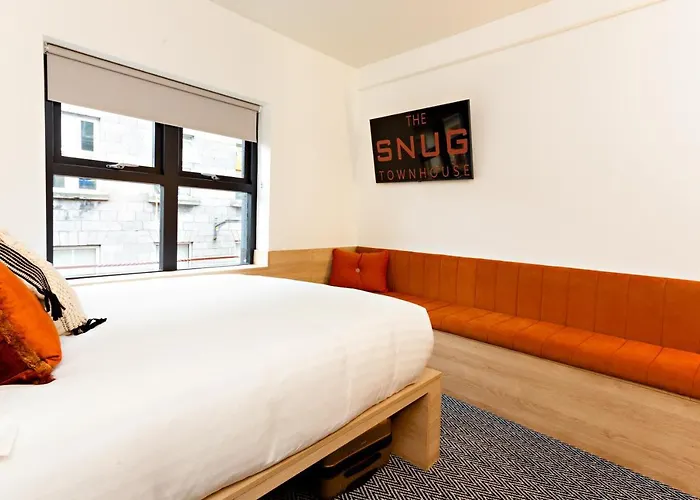 The Snug Townhouse Отель