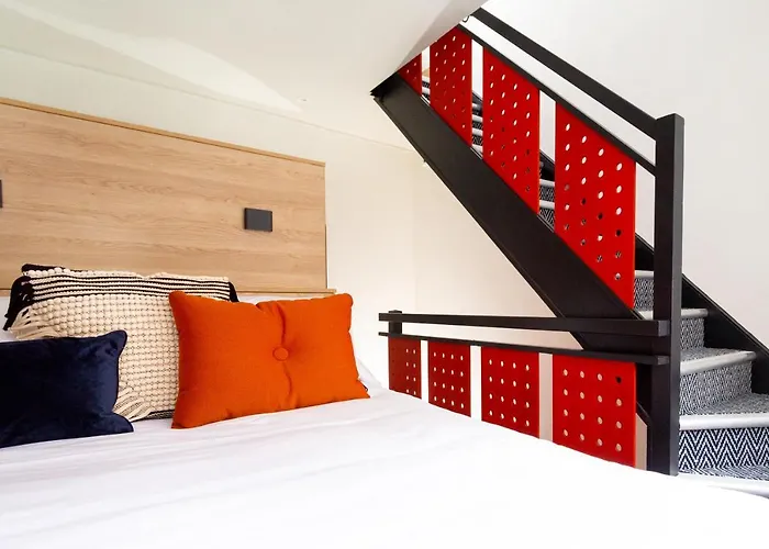 The Snug Townhouse Отель