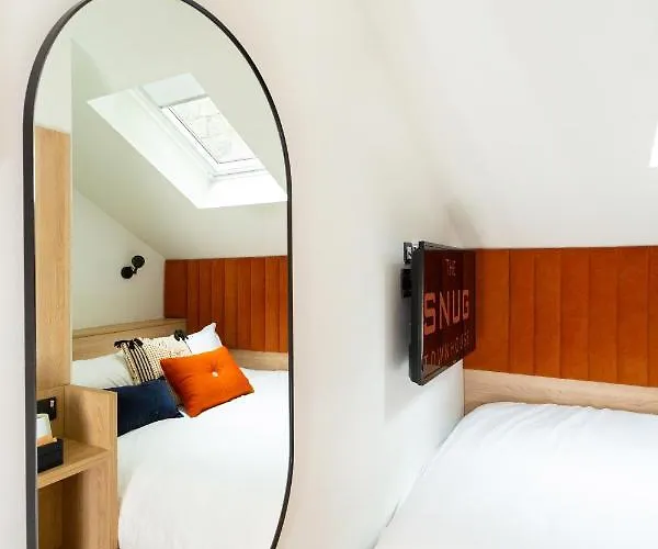 Отель The Snug Townhouse 3*
